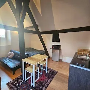 https://le-petit-medieval.hotels-rhonealpes.com