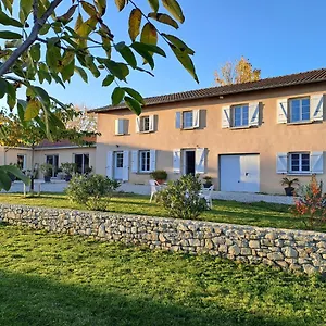 https://la-charmille-montagnieu-isere.hotels-rhonealpes.com